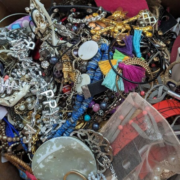 4lb Craft Jewelry Lot Mystery Box Harvest Repurpose Repair Upcycle Mixed Bulk - Picture 3 of 4